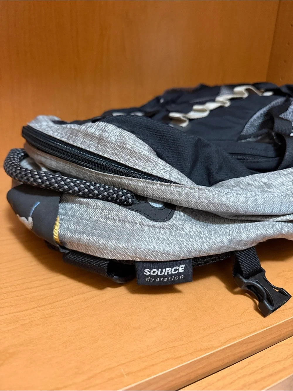 Kelty Blanca 18L Black & Gray Daypack   Title: Kelty Blanca 1900